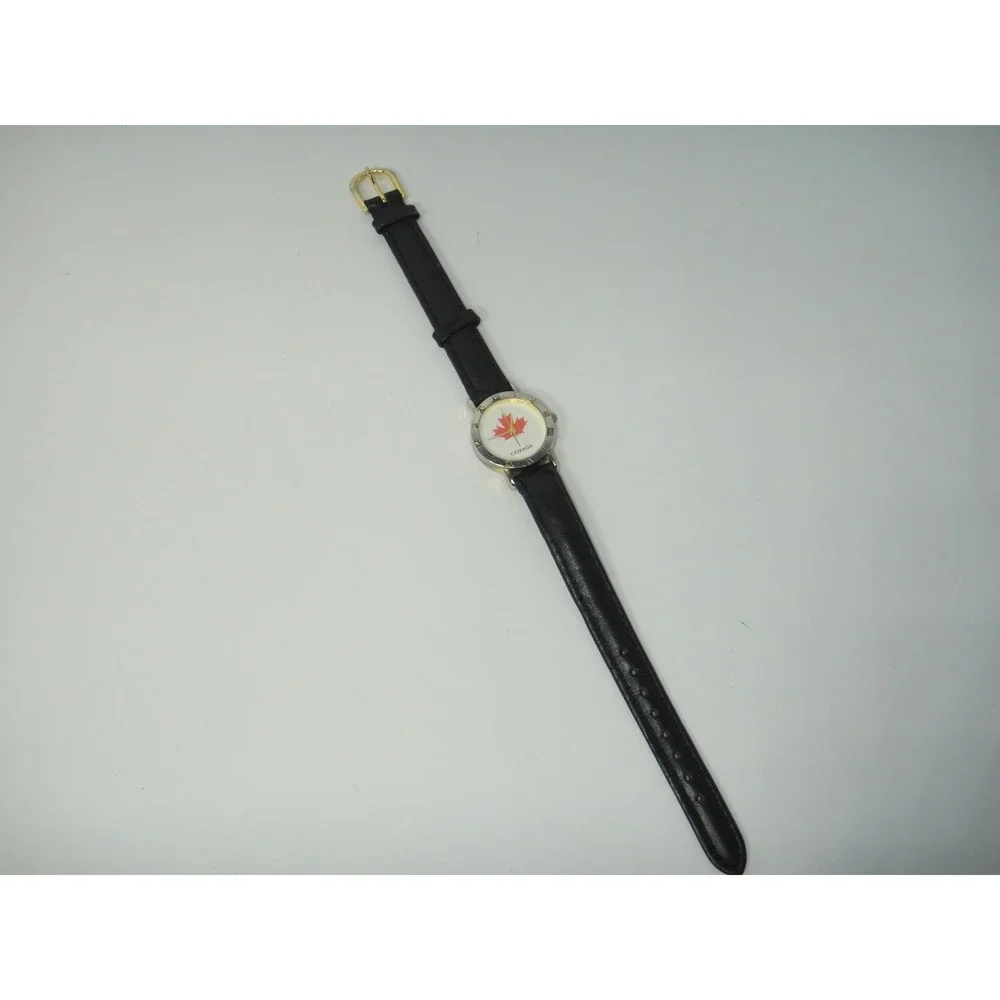 Excellent Canada Maple Leaf Watch Women's Silver Gold Two Tone Leather Strap VTG